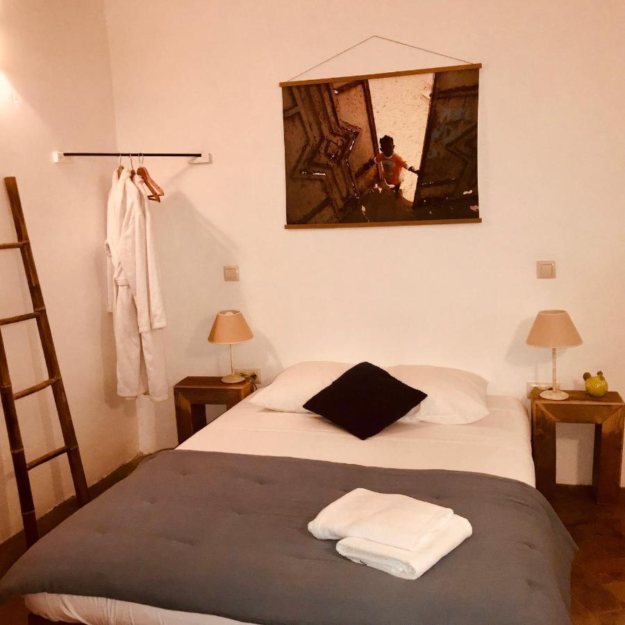 Bed and Breakfast Casa Migdia Sant Jordi Desvalls Exterior foto